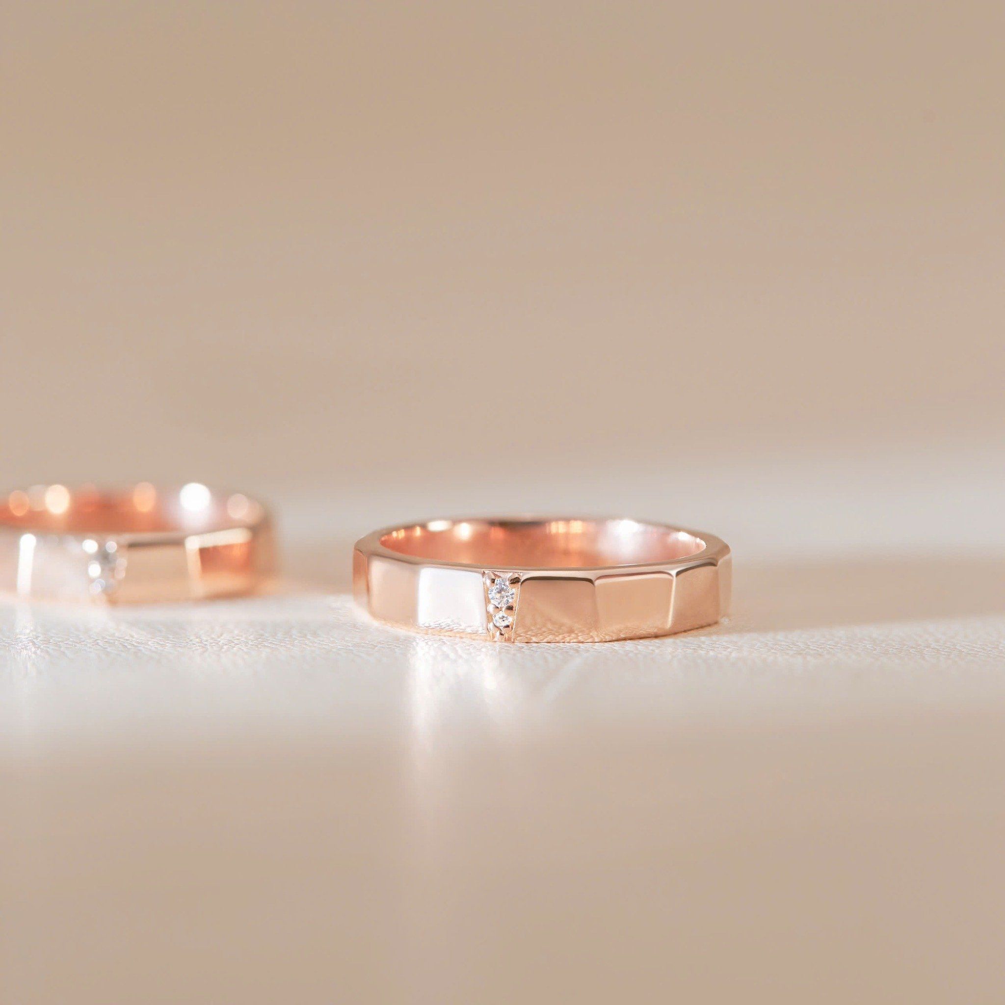  Nhẫn Cưới Vàng 18K Vát Cạnh - Loyelle | GCR25050008 