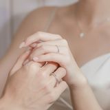  Nhẫn cưới vô cực vàng 18k đính Moissanite Gixjewel - GCR25050031 