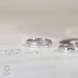  Nhẫn cưới vàng 18k hoa văn đẹp đính kim cương Gix - GCR25050112 