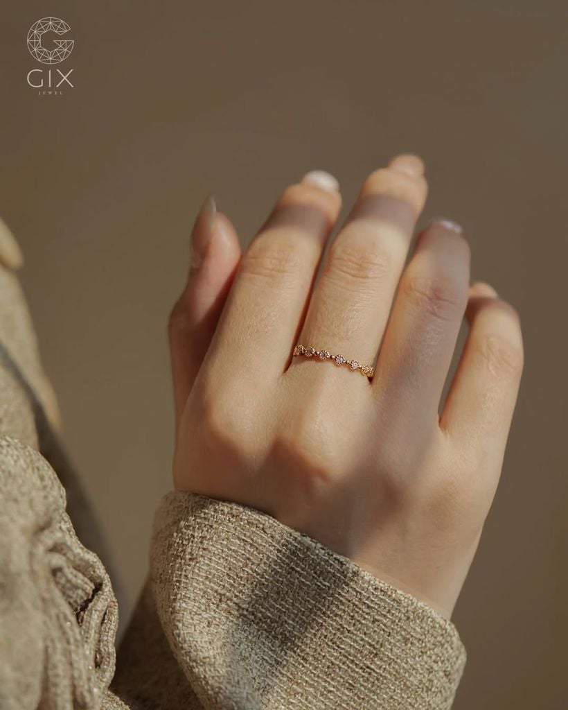  Nhẫn kim cương tấm chấu hình hoa đai mảnh đẹp - Petal Eternity | Gix Jewel 