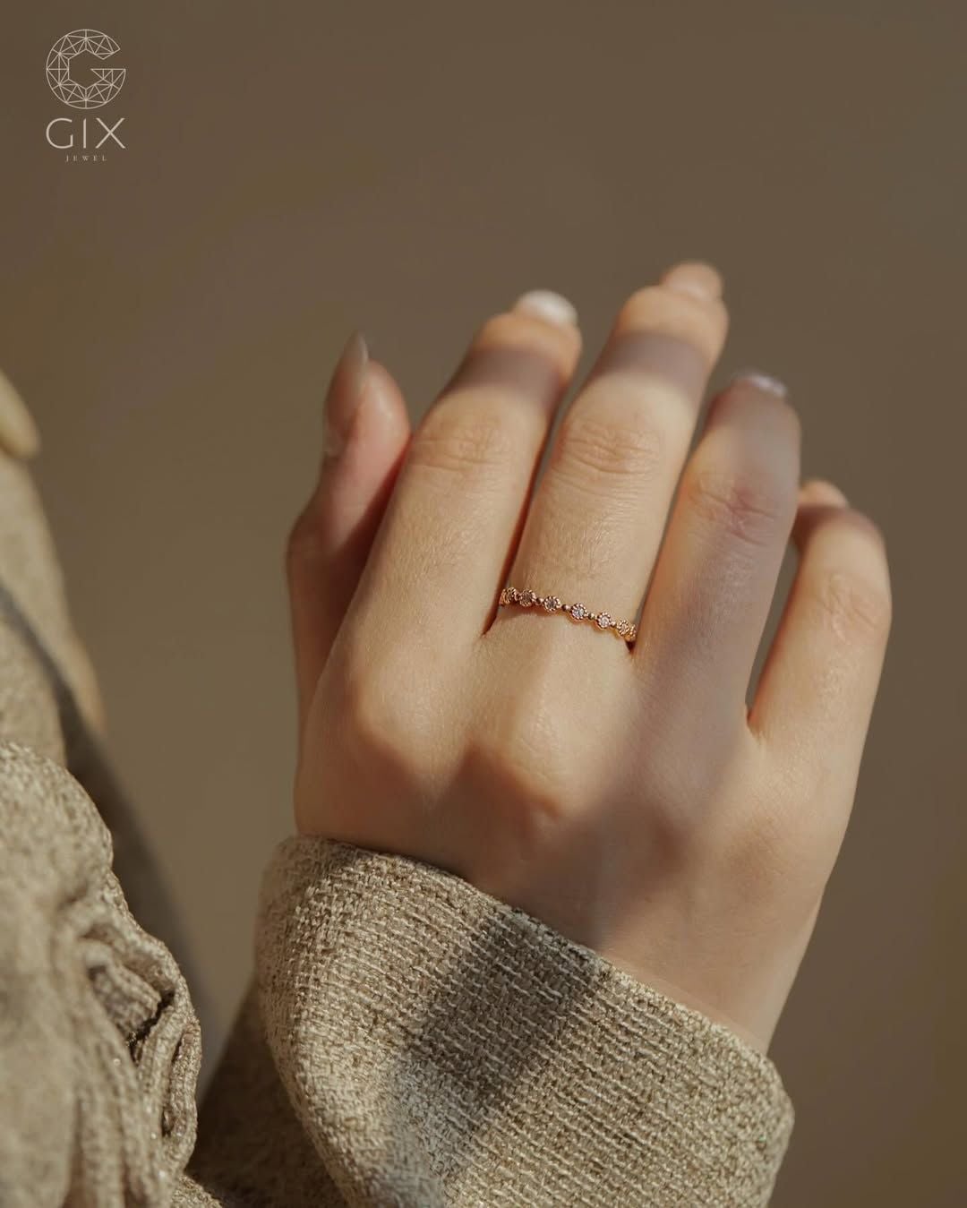  Nhẫn kim cương tấm chấu hình hoa đai mảnh đẹp - Petal Eternity | Gix Jewel 