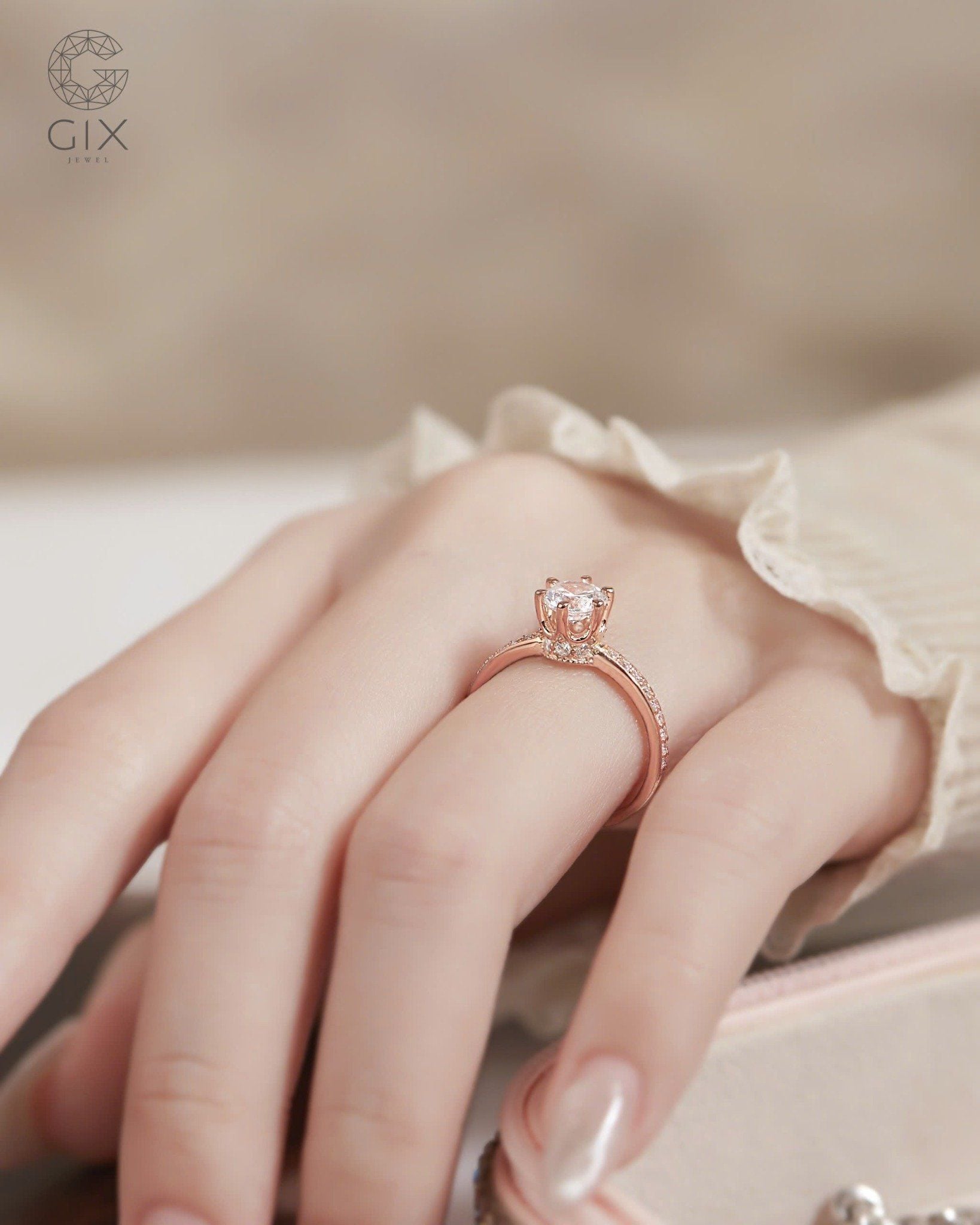  Nhẫn đính hôn vàng trắng 18k đính kim cương - Modern Crown | Gix Jewel 