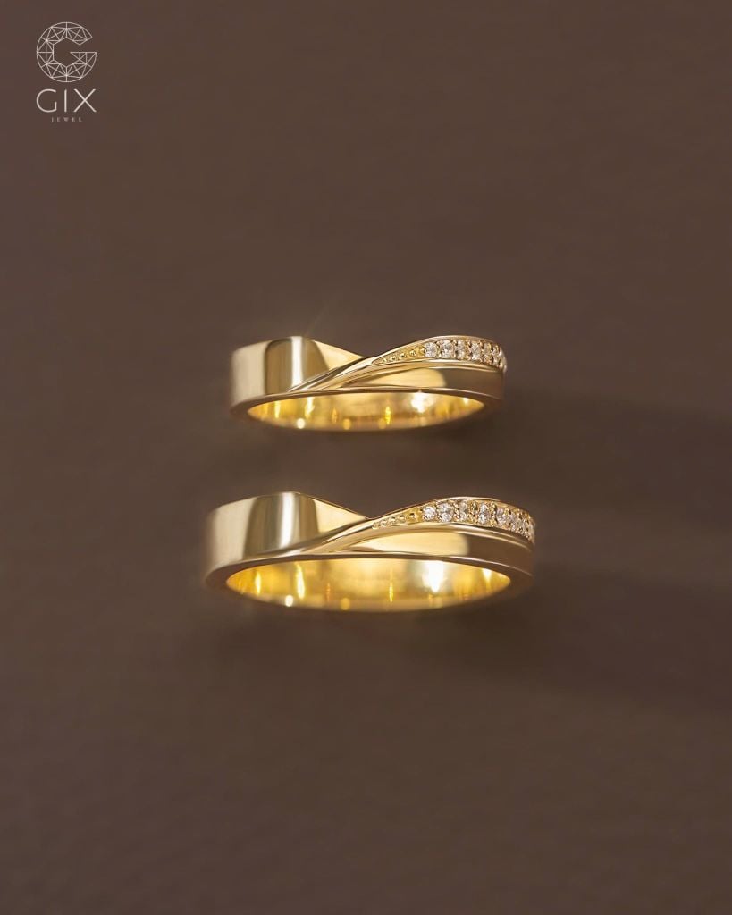  Nhẫn cưới vàng 610 bản to khắc tên Gix Jewel - GCR25050061 