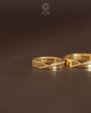  Nhẫn cưới vàng 18k bản to khắc tên Gix Jewel - GCR25050061 