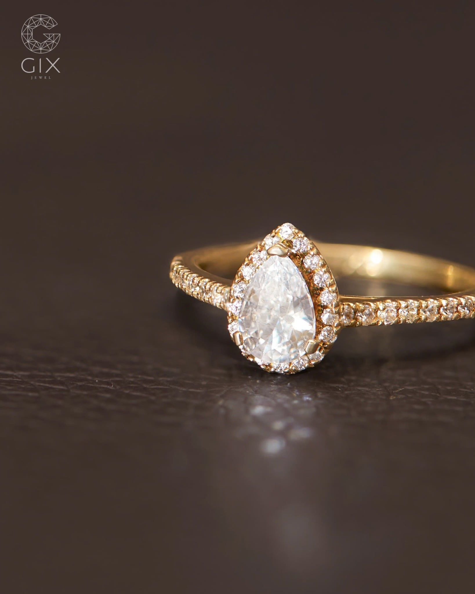  Nhẫn cầu hôn nữ vàng 18k dáng Halo đính kim cương Pear | Gixjewel 