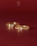  Nhẫn cưới kim cương vàng tây đẹp lạ bản vuông khắc hoa văn Gix Jewel 