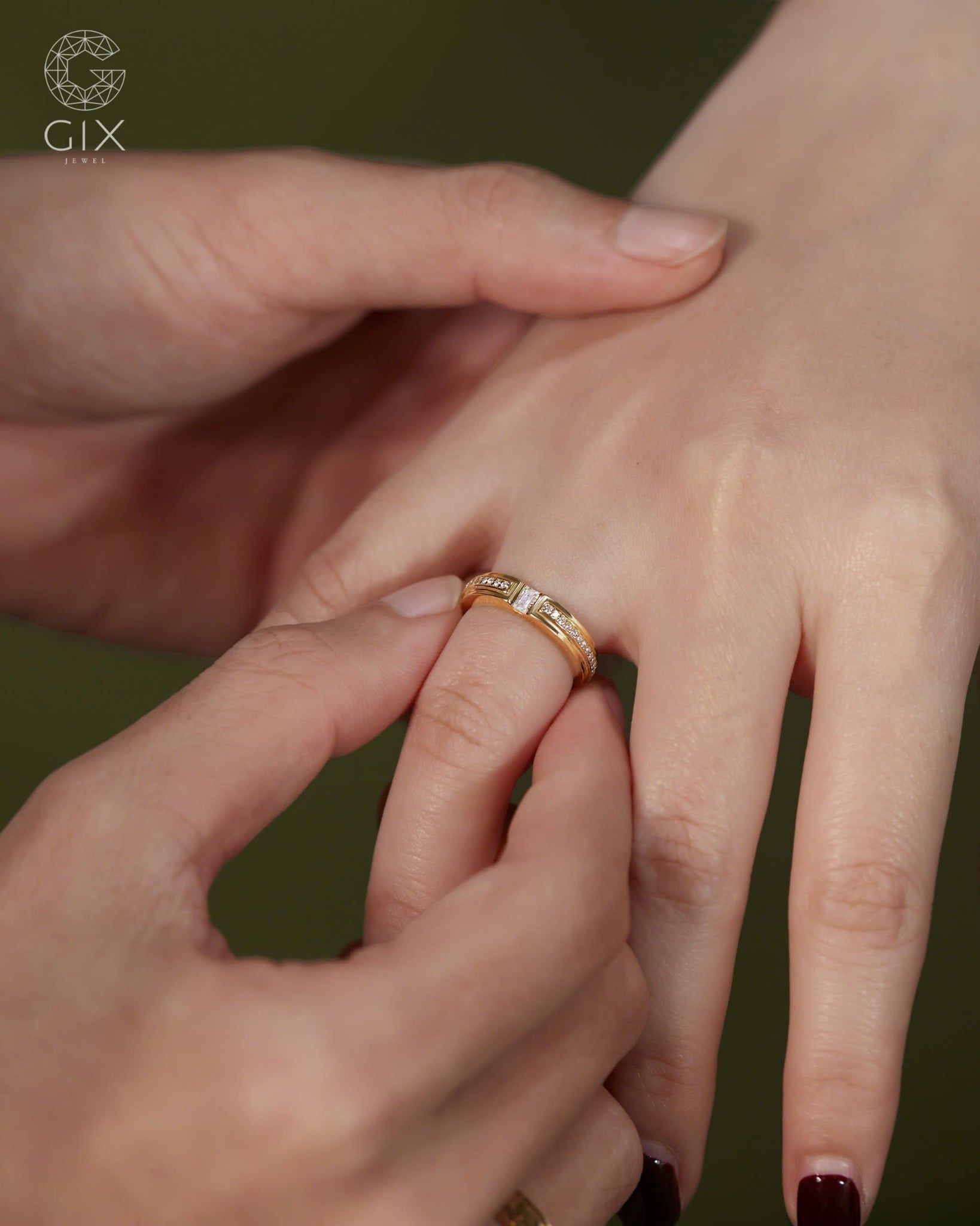  Nhẫn cưới vàng 610 đính kim cương khắc hoa văn Gix - GCR25050067 