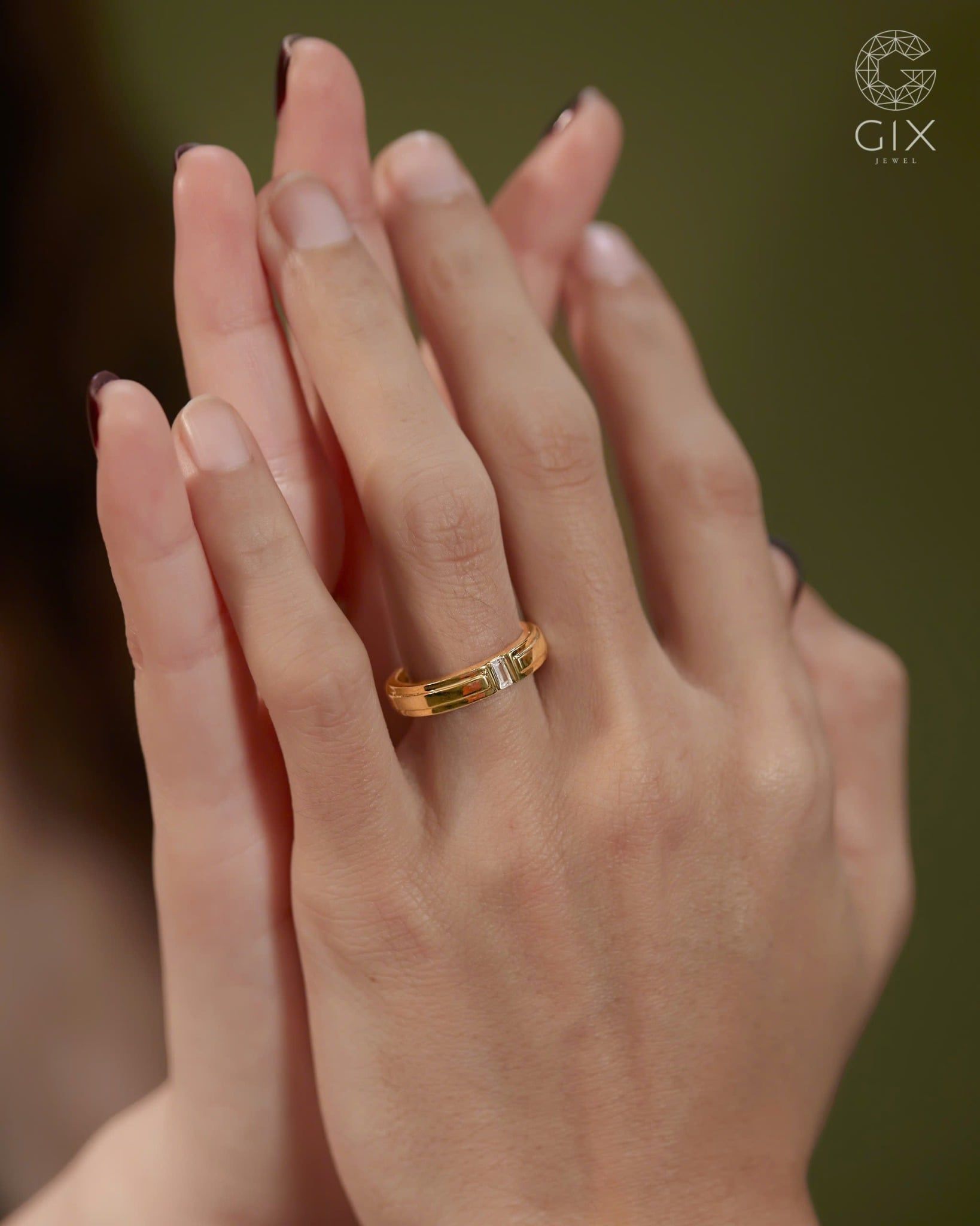  Nhẫn cưới kim cương vàng tây đẹp lạ bản vuông khắc hoa văn Gix Jewel 