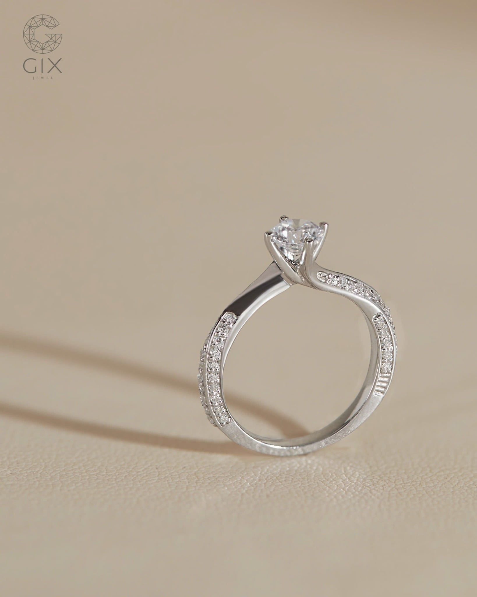  Nhẫn cầu hôn Twist vàng tây 18k đính kim cương | Gix Jewel 
