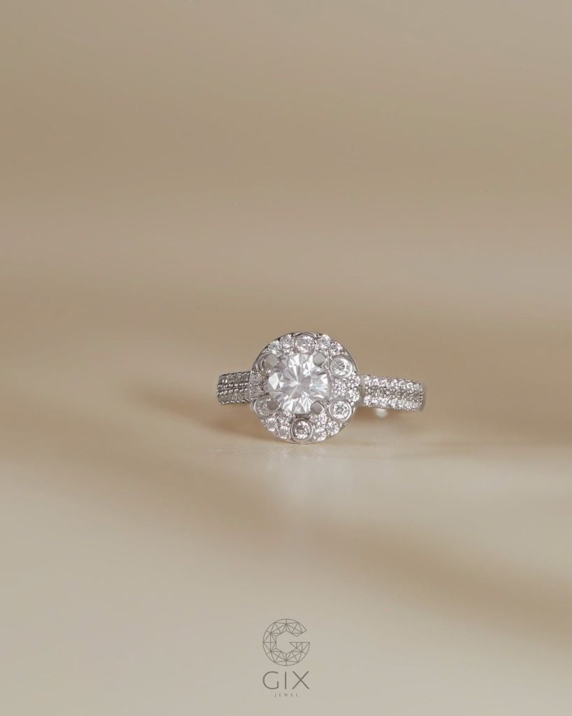  Nhẫn cầu hôn Halo vàng trắng đính kim cương | Gix Jewel 