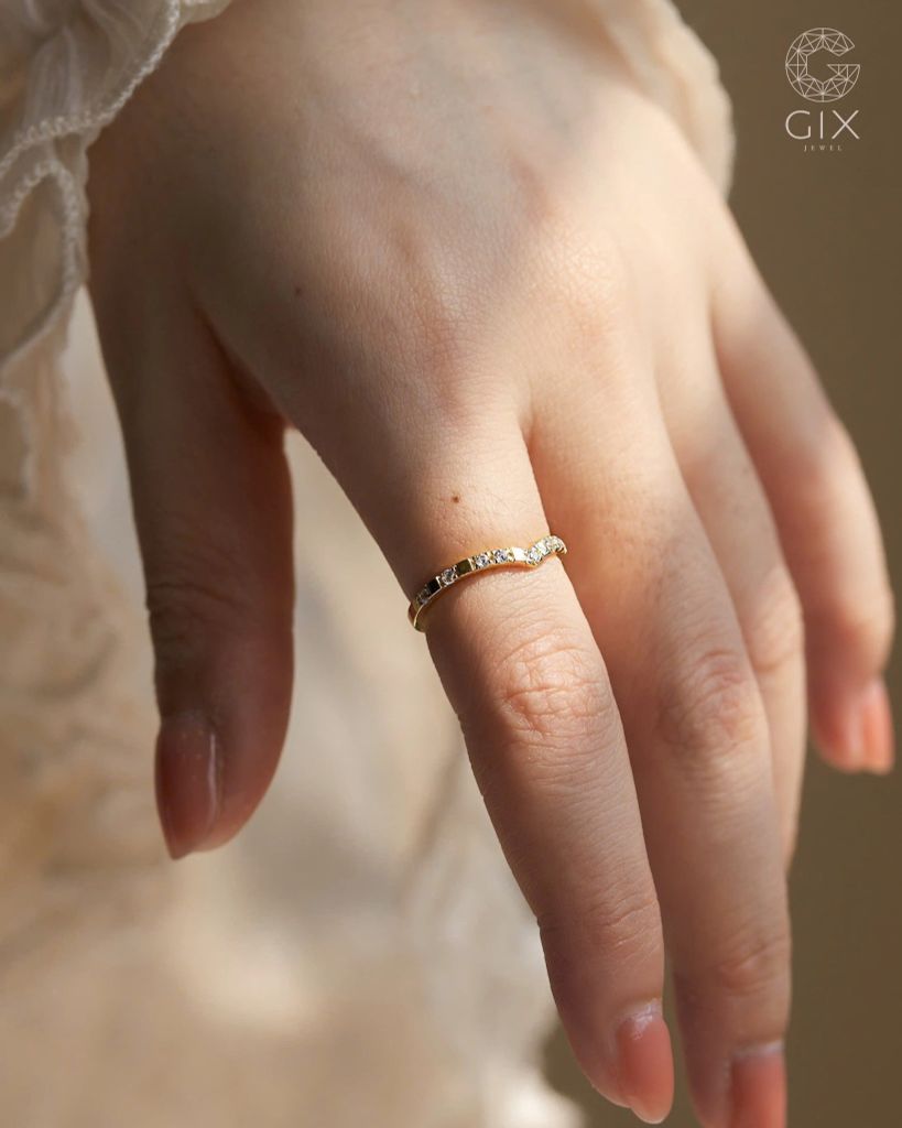  Nhẫn bạc nữ & vàng 18k hình chữ V đính đá cao cấp | Gix Jewel 