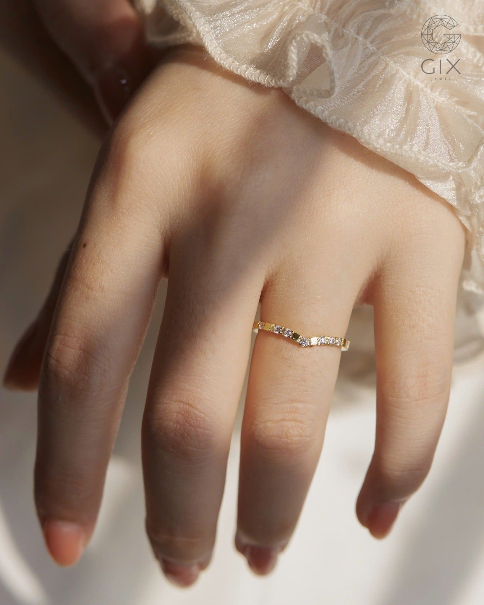  Nhẫn bạc nữ & vàng 18k hình chữ V đính đá cao cấp | Gix Jewel 
