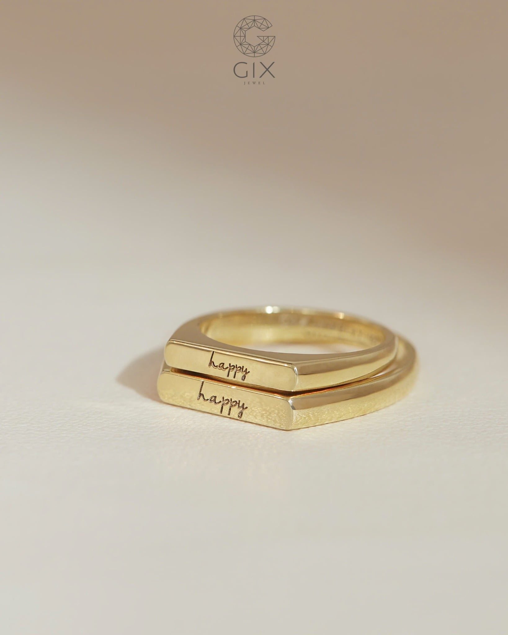  Nhẫn cưới khắc chữ theo tên vàng trắng 18k đặc biệt đính đá đẹp Gix Jewel 
