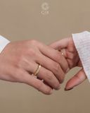  Nhẫn cưới khắc chữ theo tên vàng trắng 18k đặc biệt đính đá đẹp Gix Jewel 