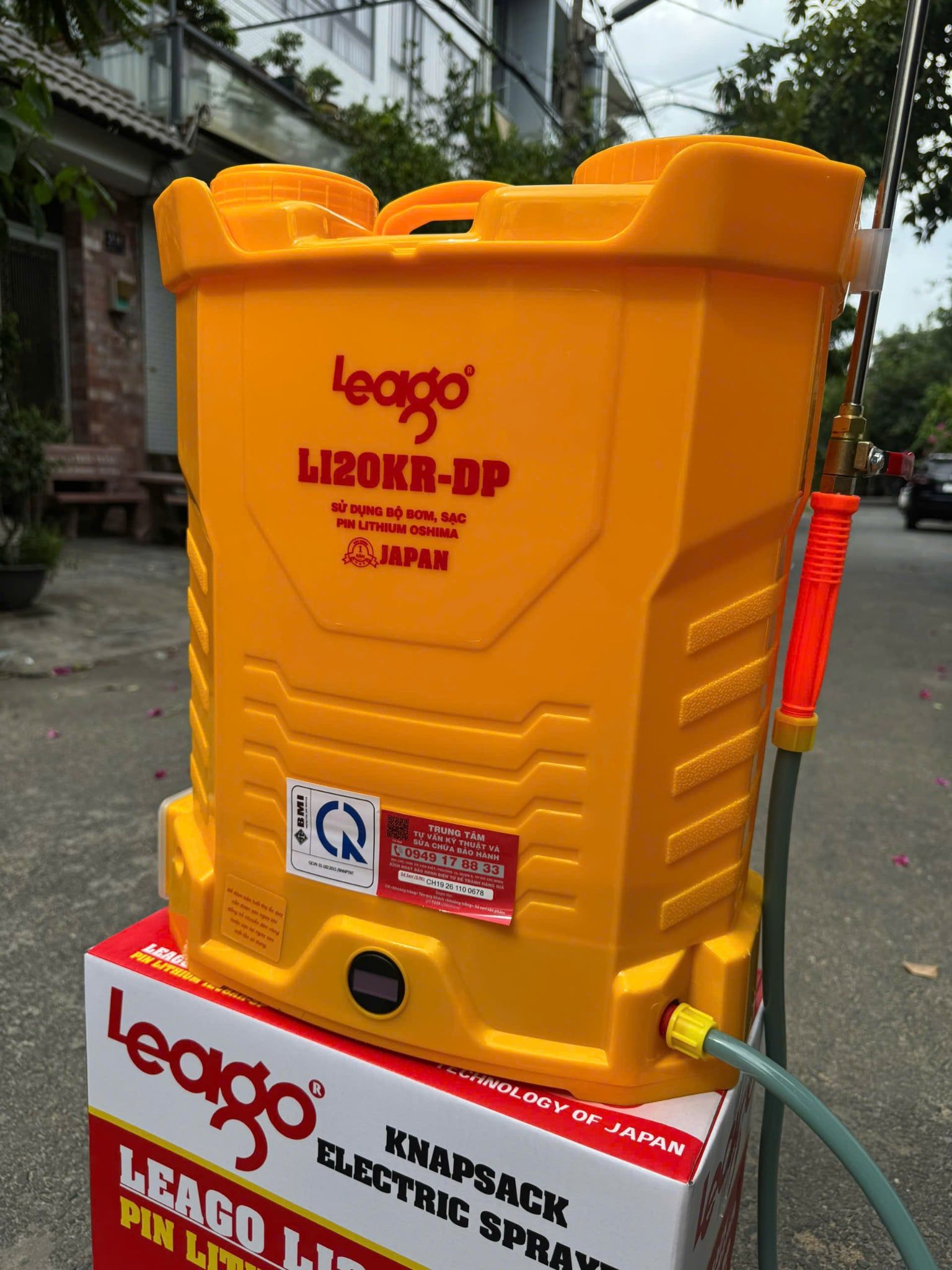  [BAO SHIP] Bình Xịt Điện LEAGO  LI20KR-DP - 20 lít - 2 bơm - Đảo thuốc - Pin lithum - Đồng hồ điện tử - Phun 40-60 bình/ lần sạc 