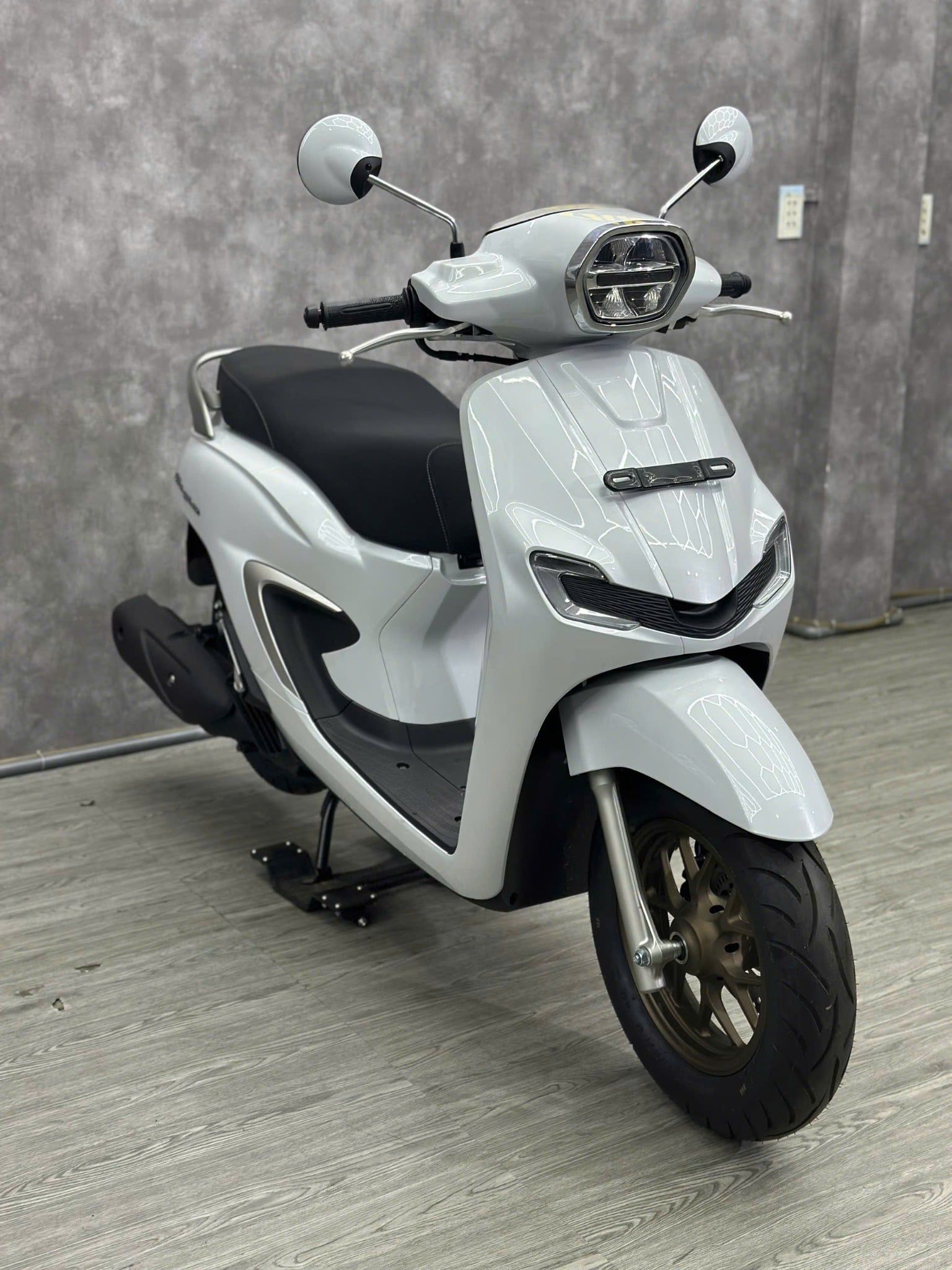  STYLO ABS TRẮNG BÓNG 