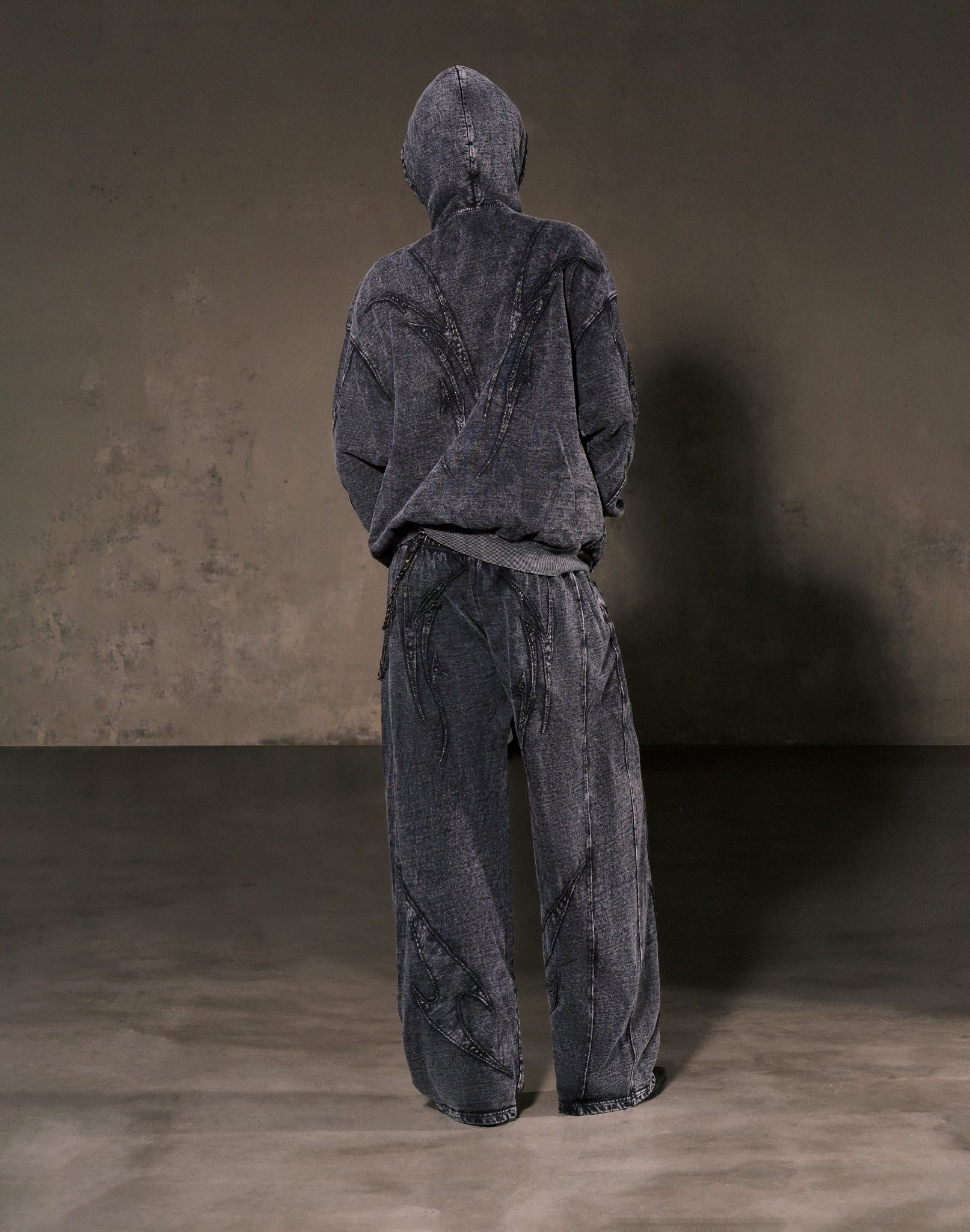 TRIBAL BAGGY JOGGER / CHARCOAL