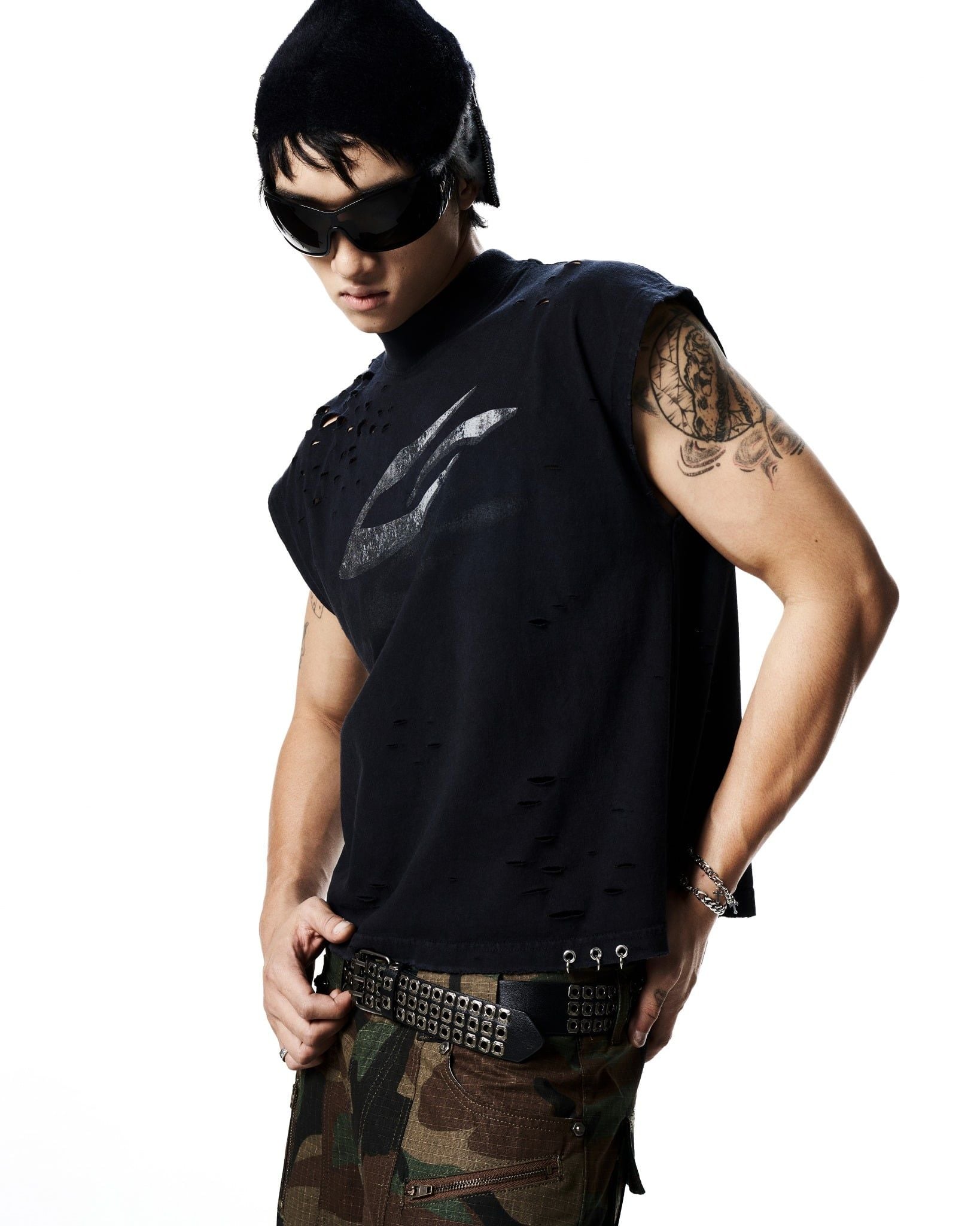 MARK SLEEVELESS TEE / BLACK