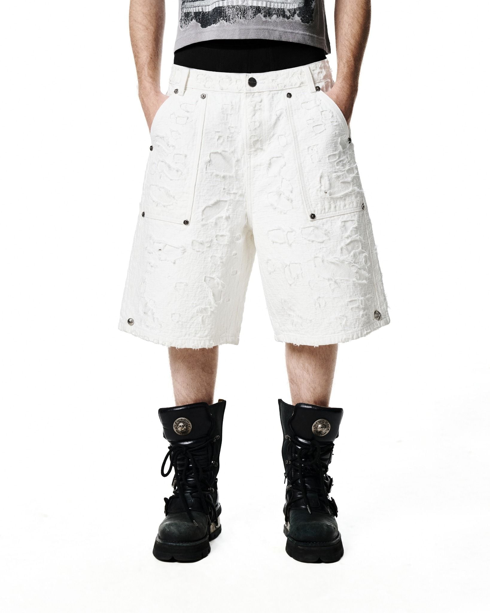 VIOLENT SHORTS / WHITE