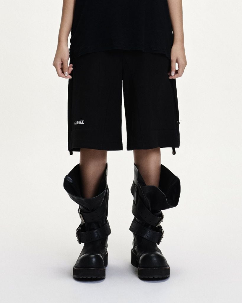 OFFSET SWEATSHORTS / BLACK