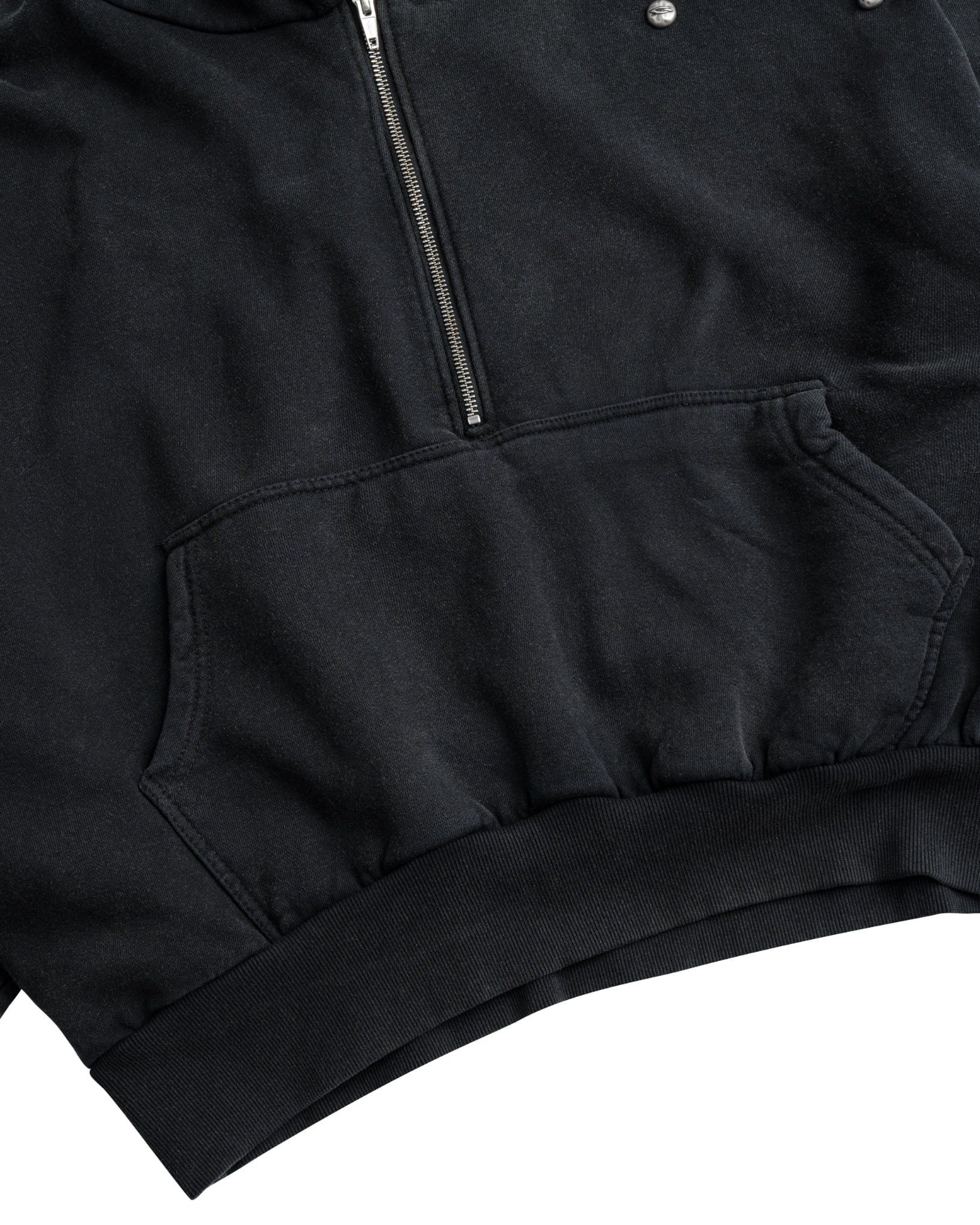 RIVET HALF-ZIP HOODIE / CHARCOAL