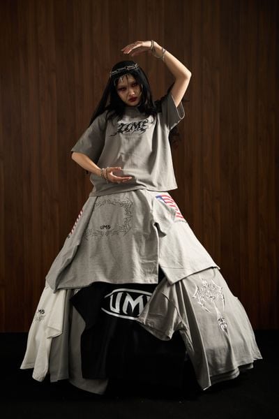  UMS TRIBAL CYBER TEE CEMENT GREY 
