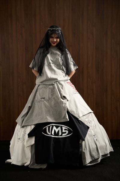  UMS FRAME TEE DUST GREY 