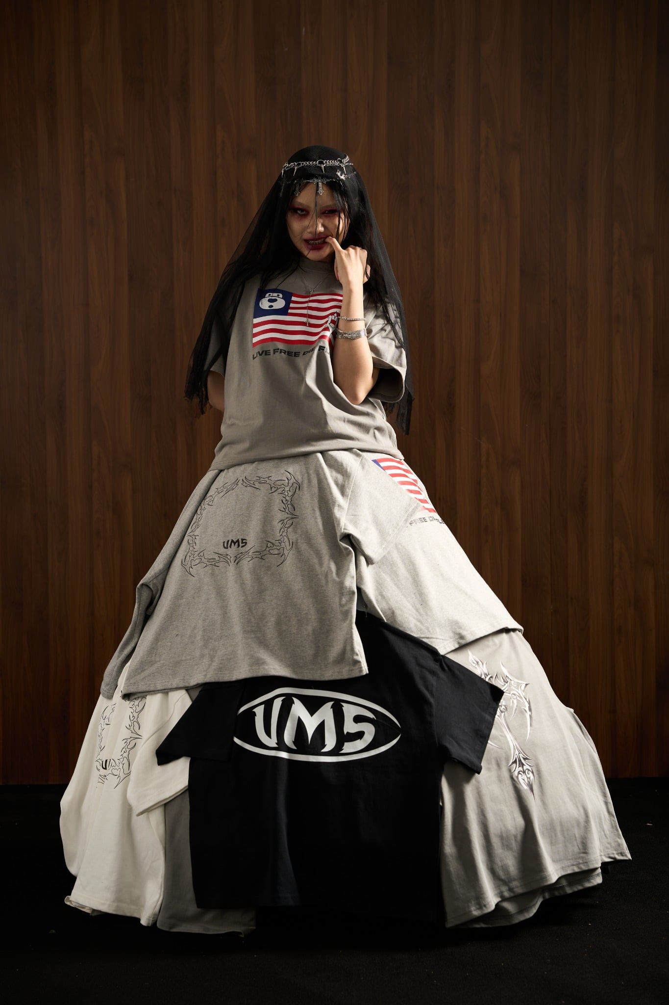  UMS FLAG TEE CEMENT GREY 