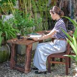 Concept bàn ghế cafe sân vườn