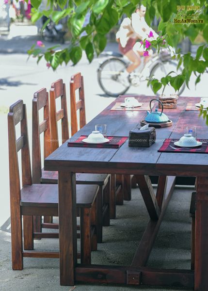 ban-an-ban-hop-go-tau-thuyen