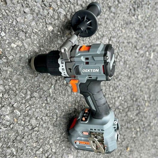  Máy khoan pin dekton M21-ID13100PLUS ( chưa có pin và sạc) 