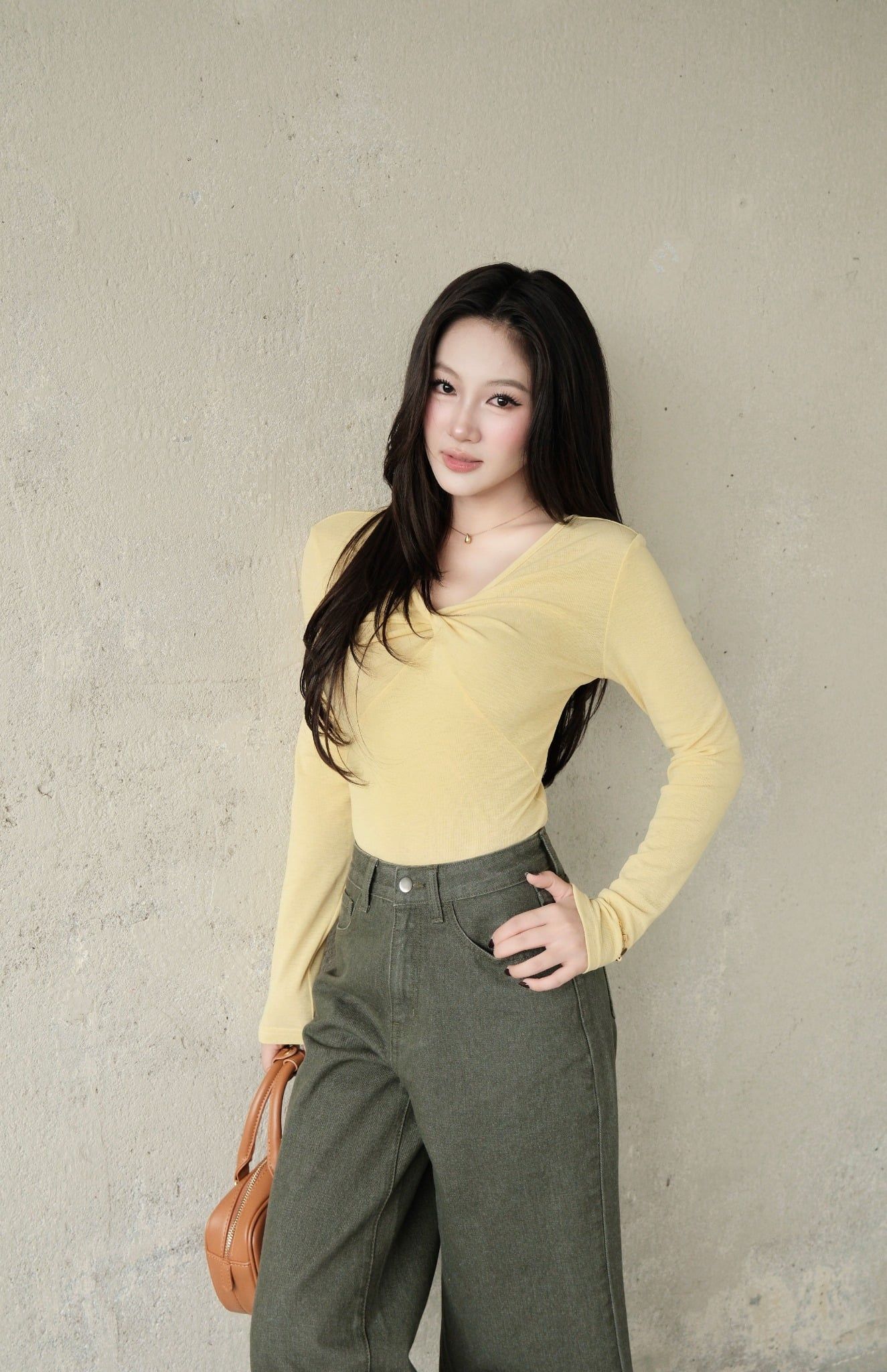  Áo Thun Cổ Xoắn FAT097 