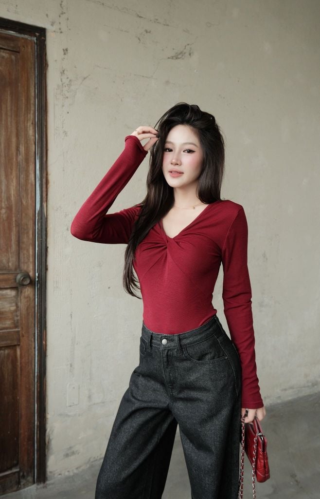  Áo Thun Cổ Xoắn FAT097 