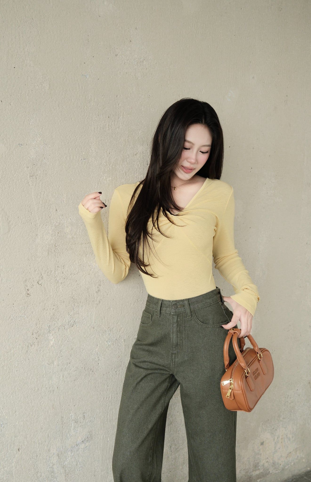  Áo Thun Cổ Xoắn FAT097 