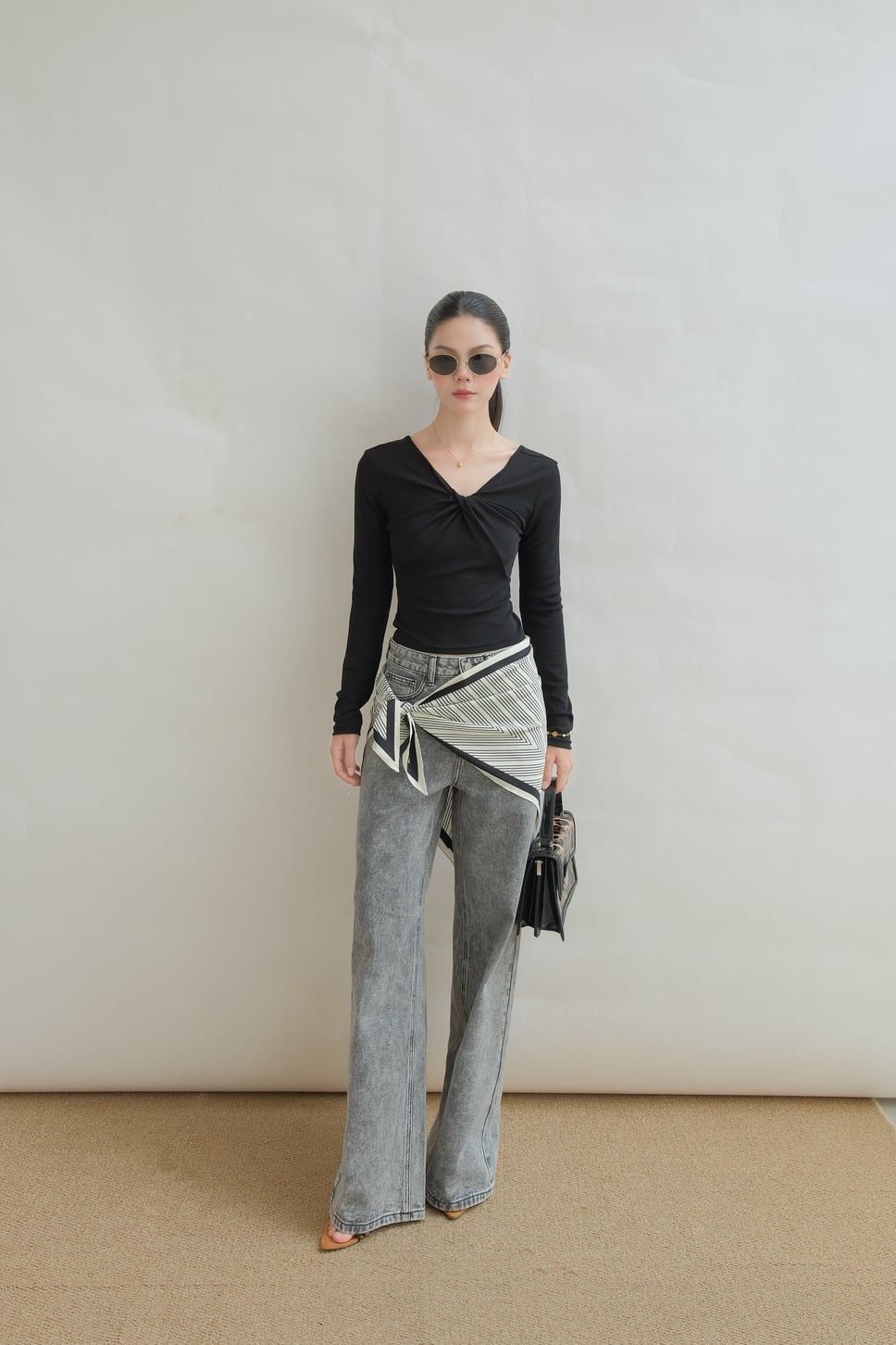  Áo Thun Cổ Xoắn FAT097 