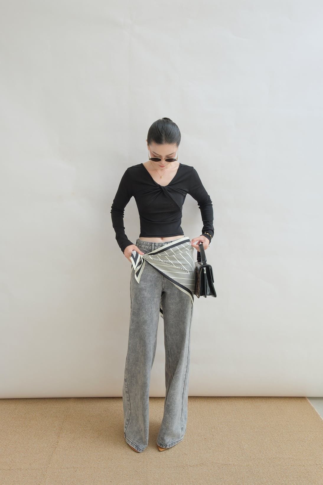  Áo Thun Cổ Xoắn FAT097 