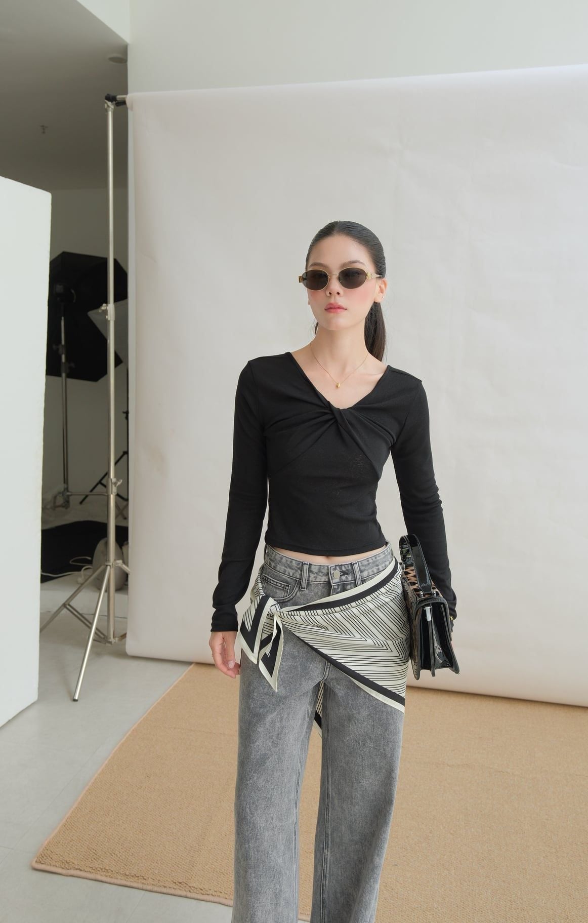  Áo Thun Cổ Xoắn FAT097 