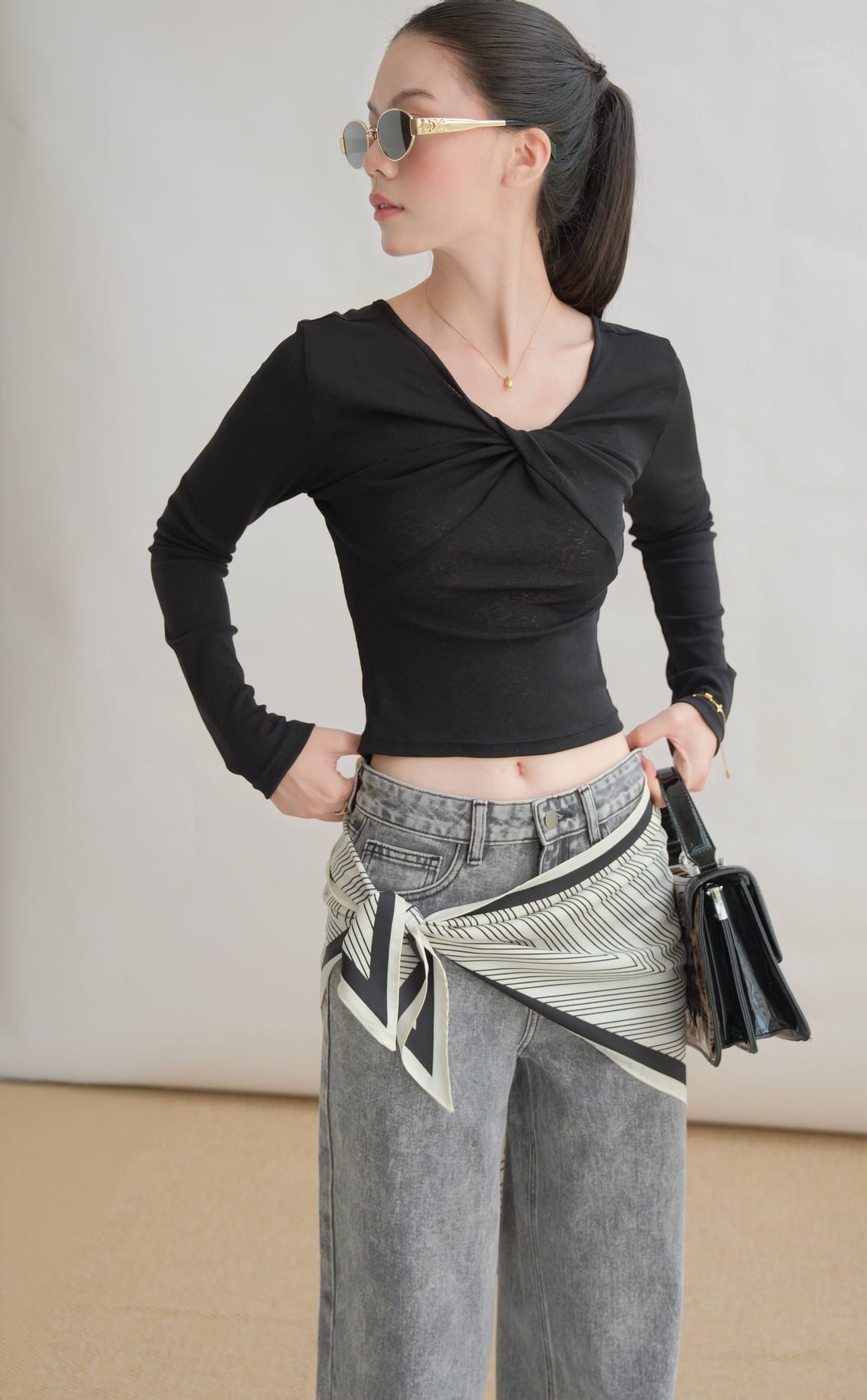  Áo Thun Cổ Xoắn FAT097 