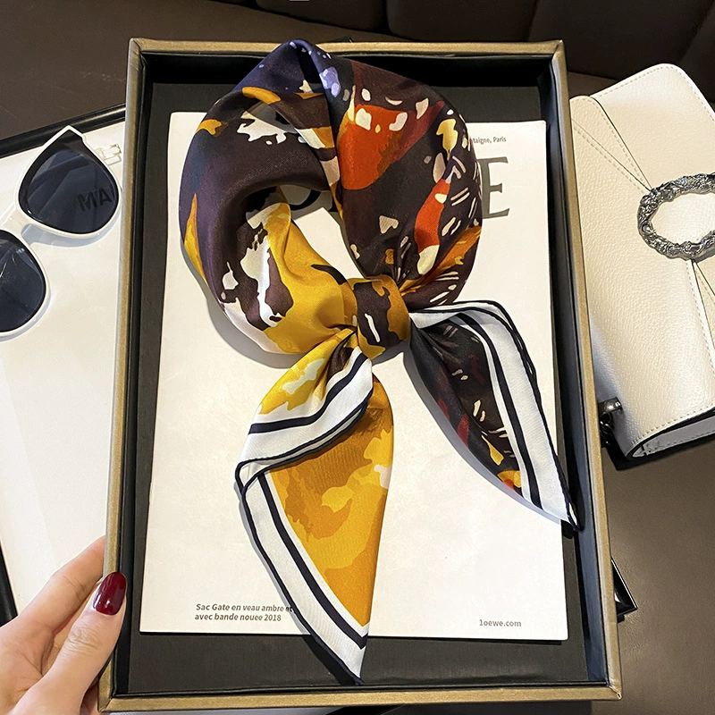 Khăn lụa tơ tằm họa tiết 70x70cm BASELE1138