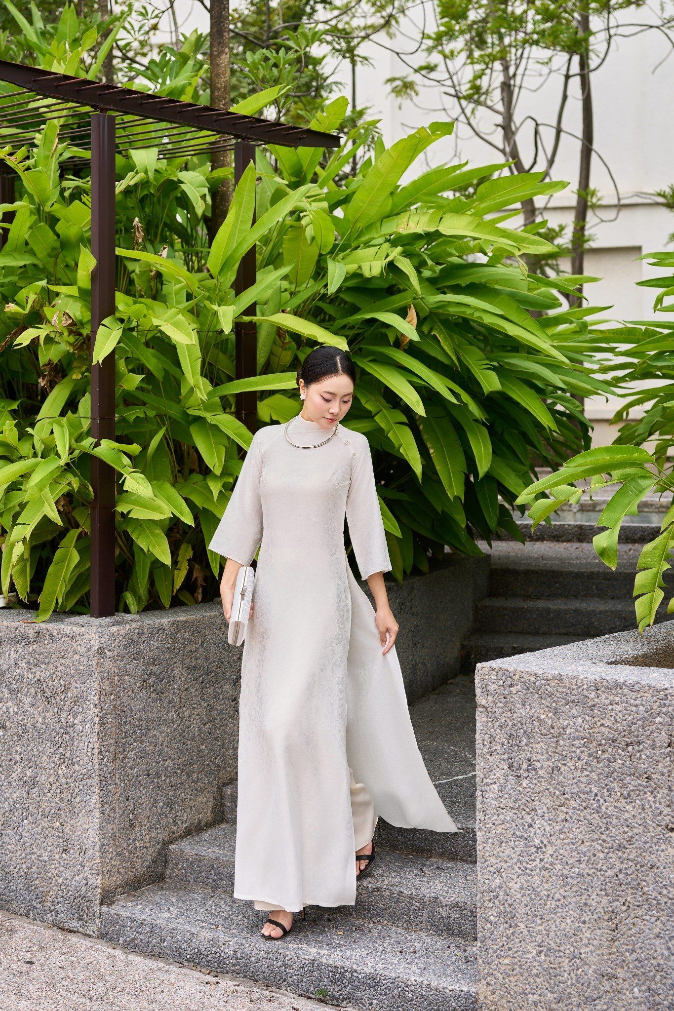 Áo Gấm tơ Kim cương Trắng kem và quần