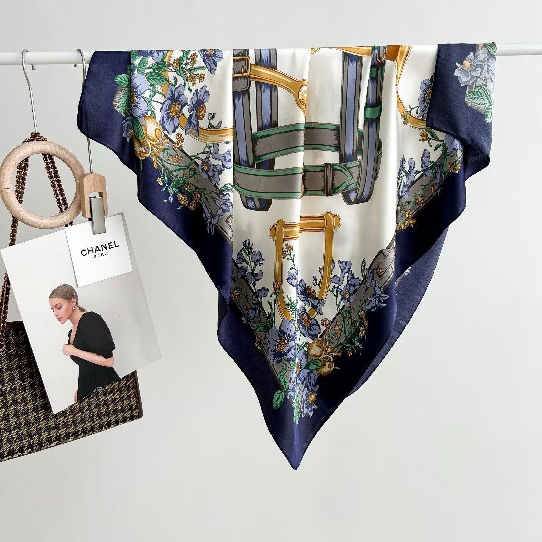 Khăn lụa tơ tằm họa tiết 90x90cm BASELE1143