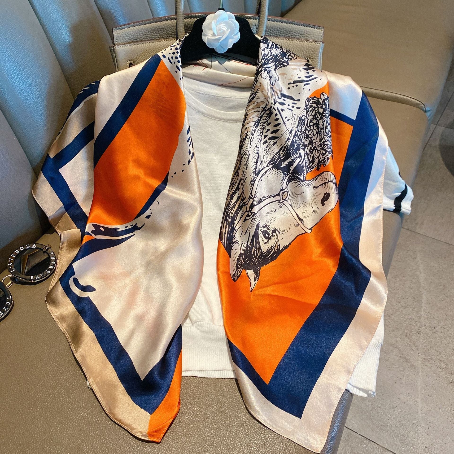 Khăn lụa tơ tằm họa tiết 90x90cm BASELE1146