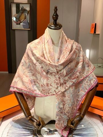 Khăn lụa tơ tằm họa tiết 90x90cm BASELE1149