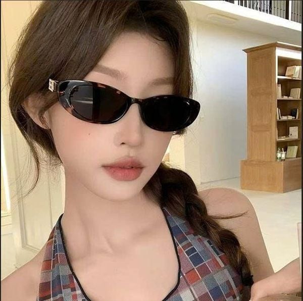 VERCHINI - Kính hình bầu dục cổ điển KFN002