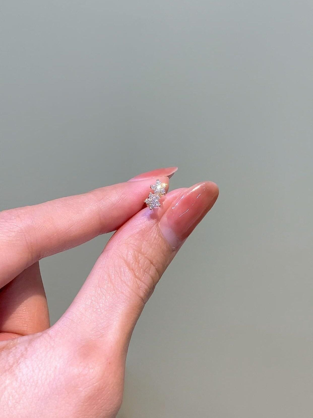  Khuyên tai vàng 14k hình hoa 5 cánh đính đá 