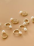  14K Cloud Pearl Huggie (2 size XS, S) 