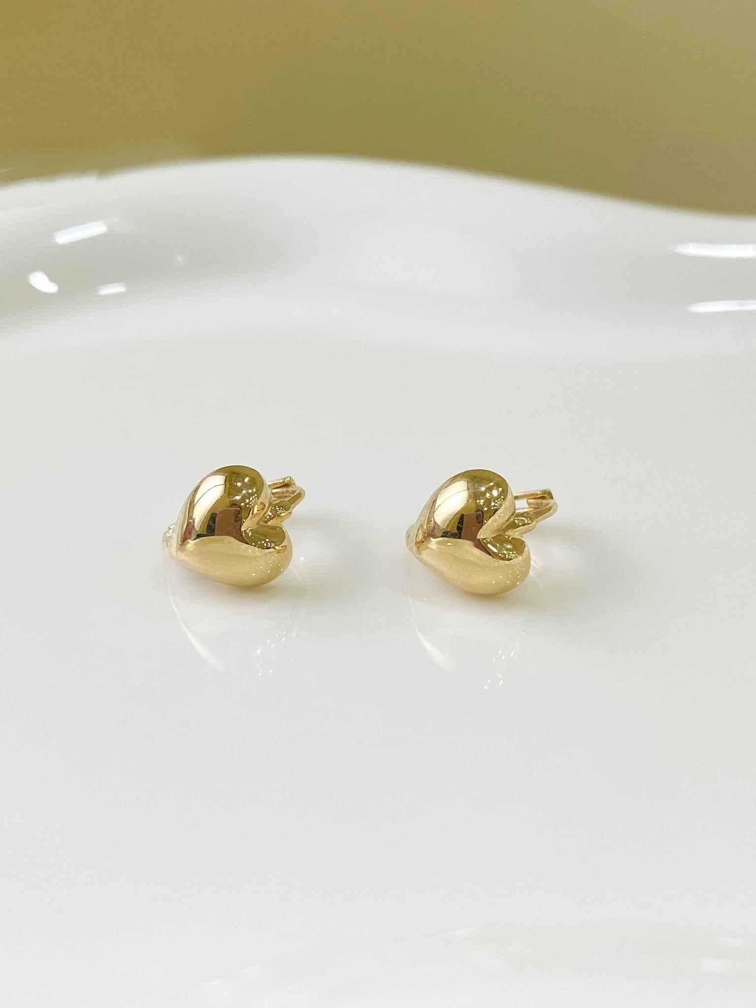  14K Puffy Heart Hoop (M) 