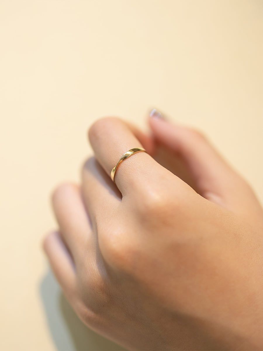  14K Gentle Twist Ring 