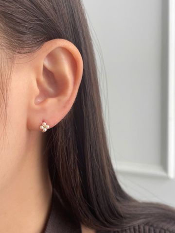  14K Petite Clover Pearl Huggie (S) 