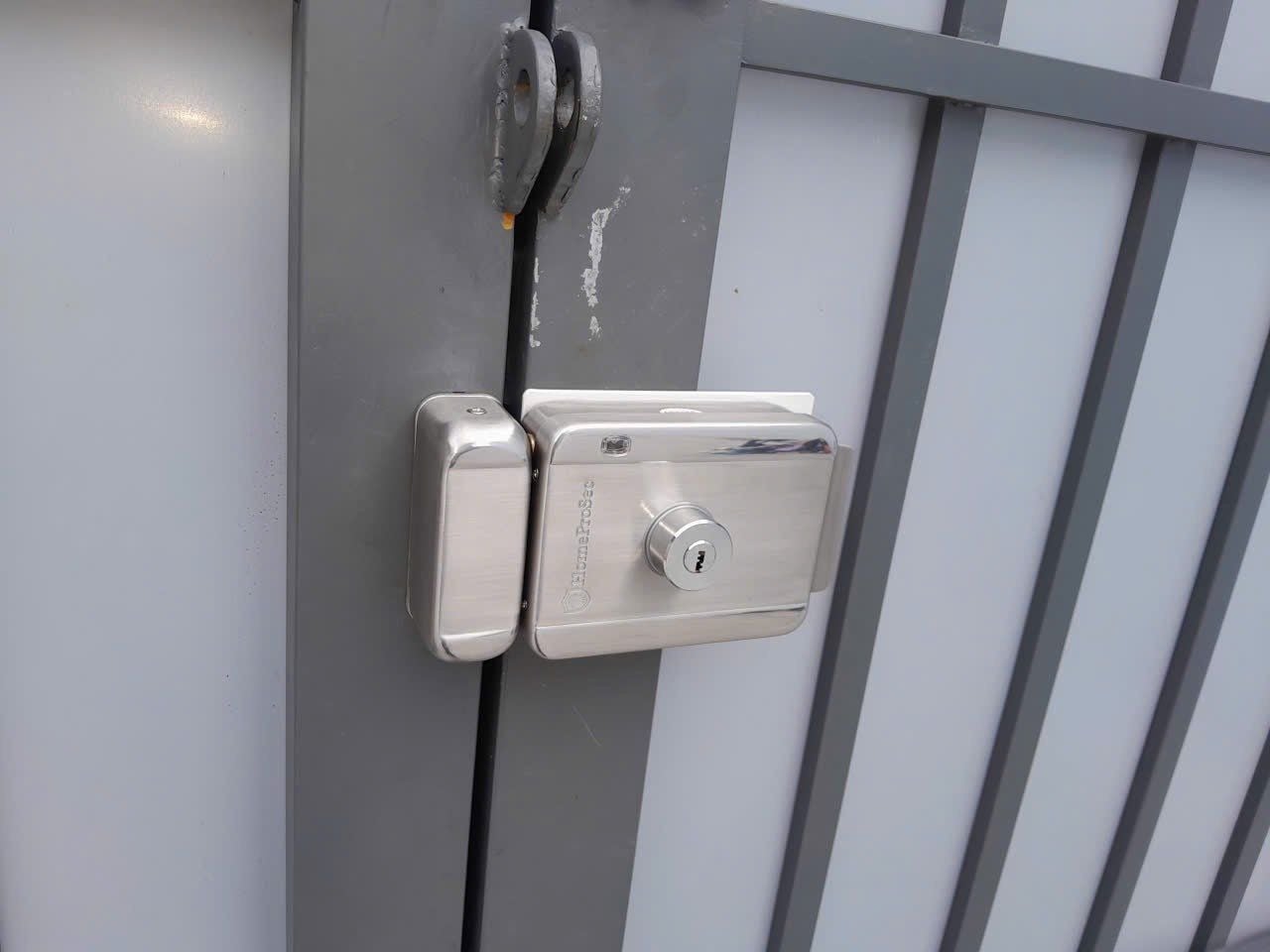  Khóa Cổng RIM LOCK Ngoài trời INOX HPS - RIM H (Có tay cầm) 